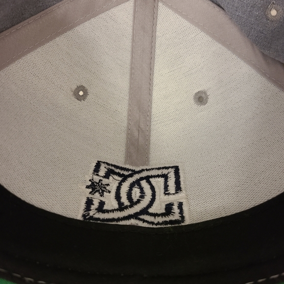 DC Shoes adjustable size Hat - Picture 7 of 9